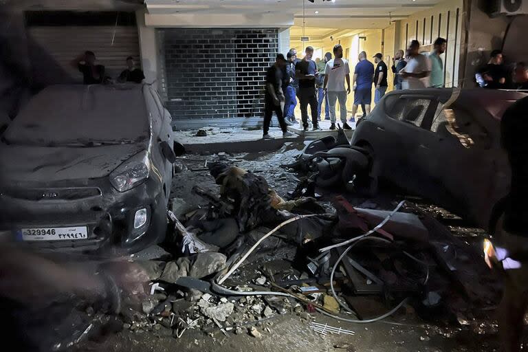 Daños en Beirut tras el ataque (AP Photo/Hussein Malla)