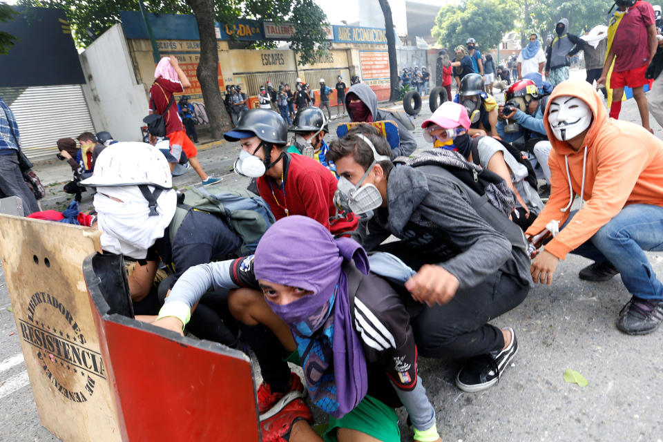 Clashes in Venezuela ahead of Sunday’s election