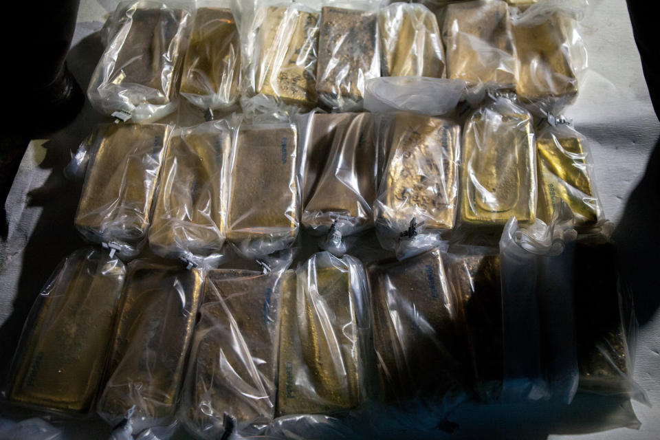 Gold bars wrapped in plastic sit ready for transportation. Photo: Manaure Quintero/Bloomberg