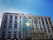 <p>Toda la Plaza de la Libertad de Milán ha tenido que ser reformada para la construcción de la tienda, aunque Apple ha intentado que no desentone con el estilo de la ciudad. El establecimiento abrirá 24 horas al día y, además de vender los artículos de Apple, organizará diversas actividades culturales. (Foto: Instagram / @blackmichi75). </p>