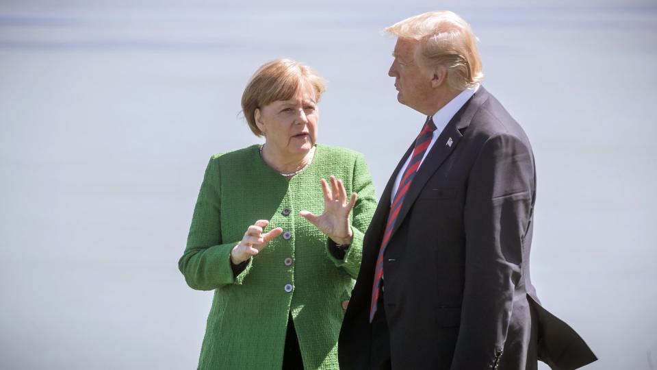 Da gäbe es noch einiges zu bereden: Kanzlerin Angela Merkel im Gespräch mit US-Präsident Donald Trump. Foto: Michael Kappeler/Archiv