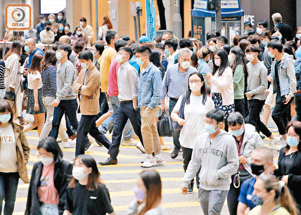 港府推疫苗氣泡及注射優惠逼市民打疫苗。