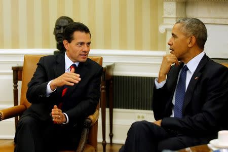 U.S. President Barack Obama and Mexico's President Enrique Pena Nieto attend a bilateral meeting at the Oval Office of the White House in Washington U.S., July 22, 2016. REUTERS/Carlos Barria