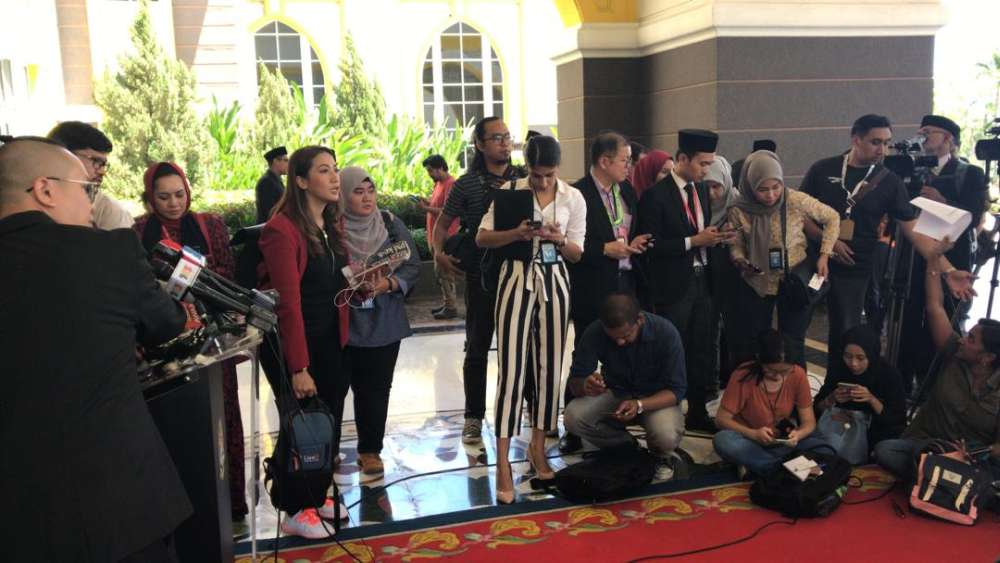 File picture shows members of the media covering the arrival of federal lawmakers for personal audience with the Yang di-Pertuan Agong, at Istana Negara, February 25, 2020 ― Picture by Radzi Razak