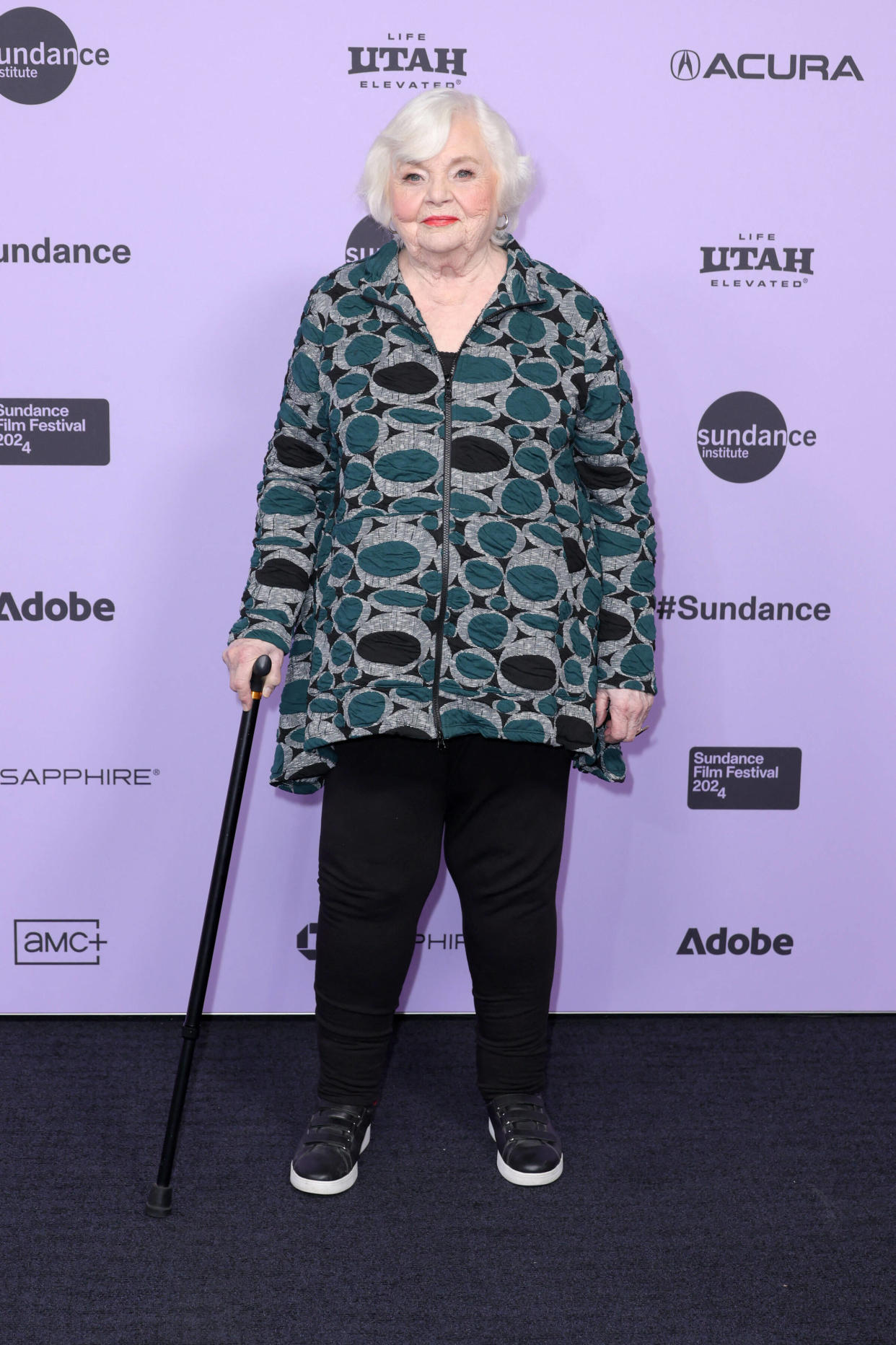  À 94 ans, June Squibb insiste pour faire elle-même toutes ses cascades.