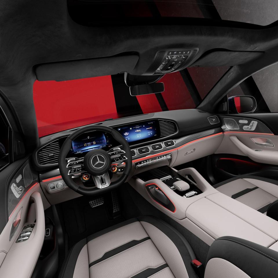 <p>Two new two-tone interior upholstery options are available for 2024: Bahia Brown and Black as well as Macchiato Beige and Black.</p>