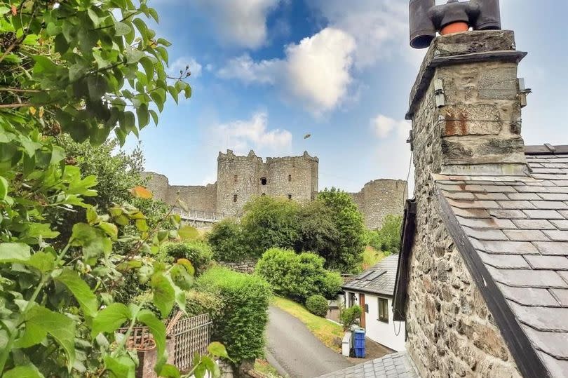 -Credit: (Image: Tom Parry & Co, Harlech / rightmove)