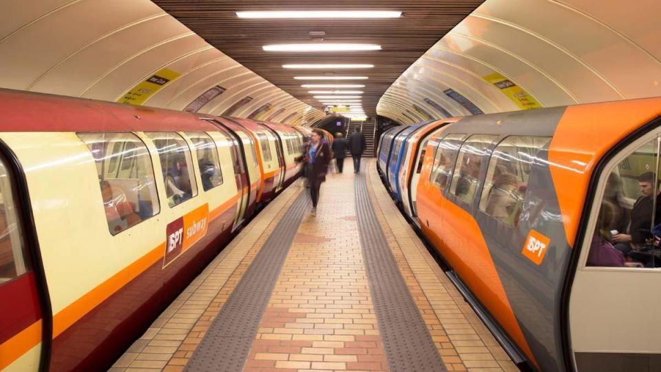 Two subway trains together on a platform