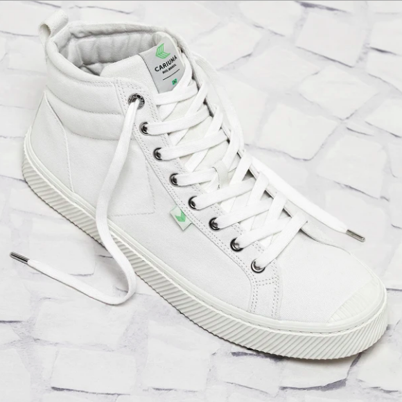 59) Cariuma Off-White Canvas High Tops