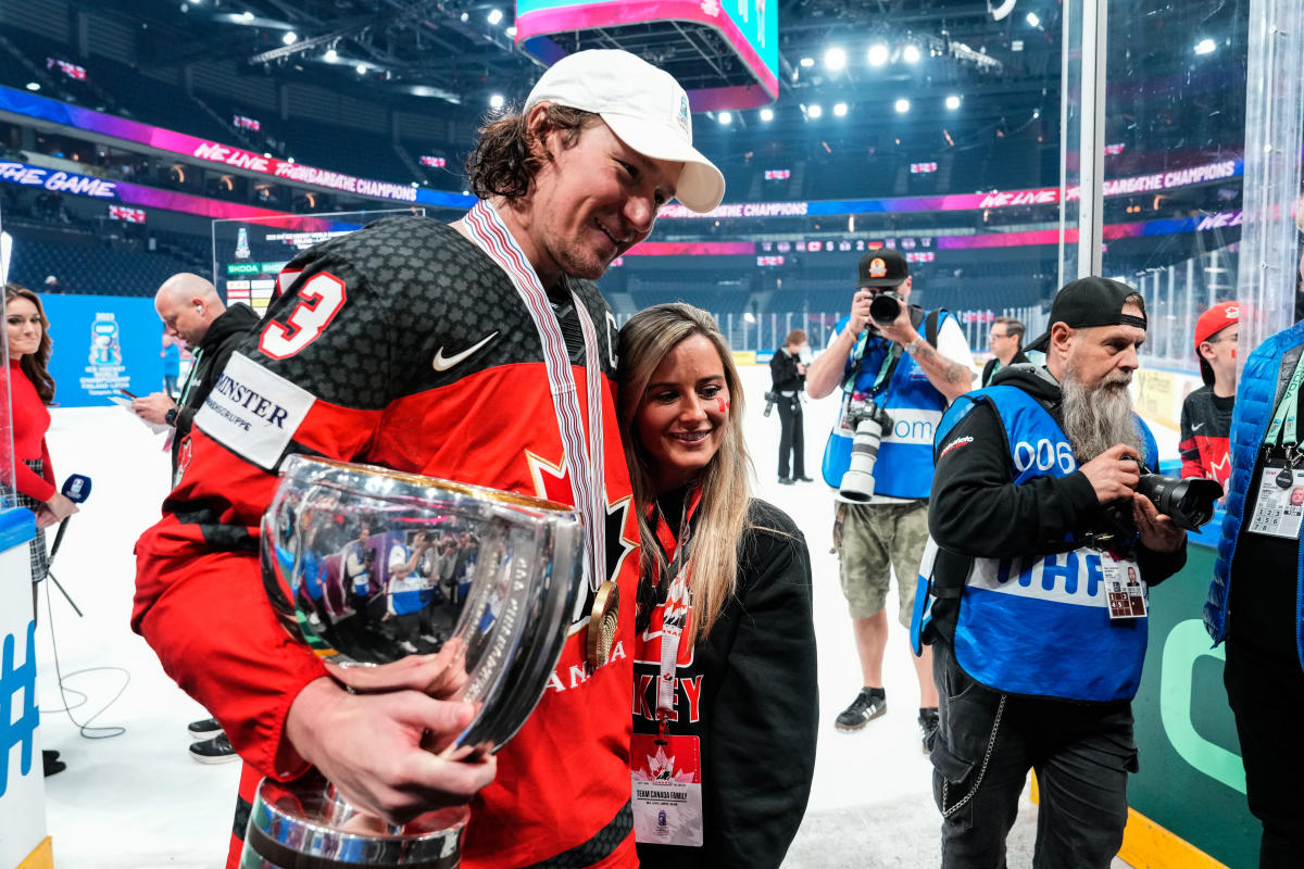 Calgary Flames - Dodger Toffoli and Dad. 📸: Cat Toffoli