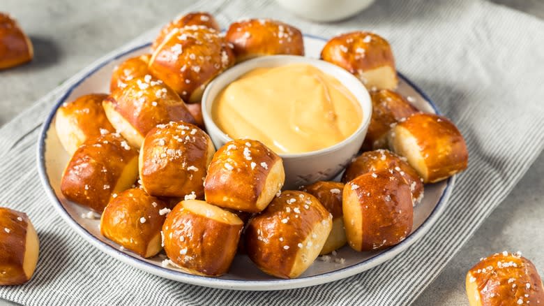 pretzel bites with cheese