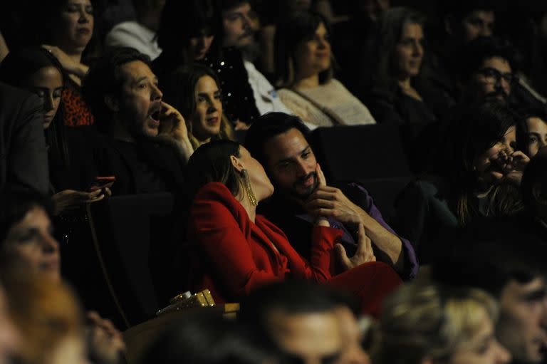 La actriz lleva años en la industria del entretenimiento y, al ser una figura pública, sus relaciones sentimentales dieron mucho de qué hablar. Algunas de las más recordadas fueron Emmanuel Horvilleur, con quien tuvo a su hijo mayor André, y Michel Noher, padre de su hijo Antón. Ahora, volvió a apostar al amor de la mano de Miguel Adolfo Sosa