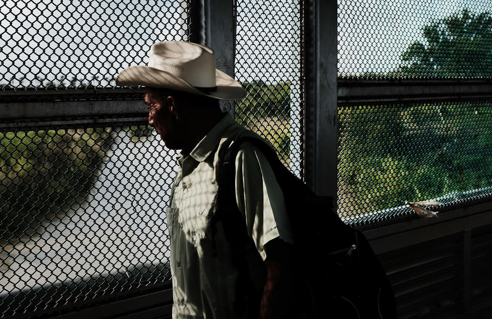 Inmigrante retenido en la frontera de Texas. Getty Images.