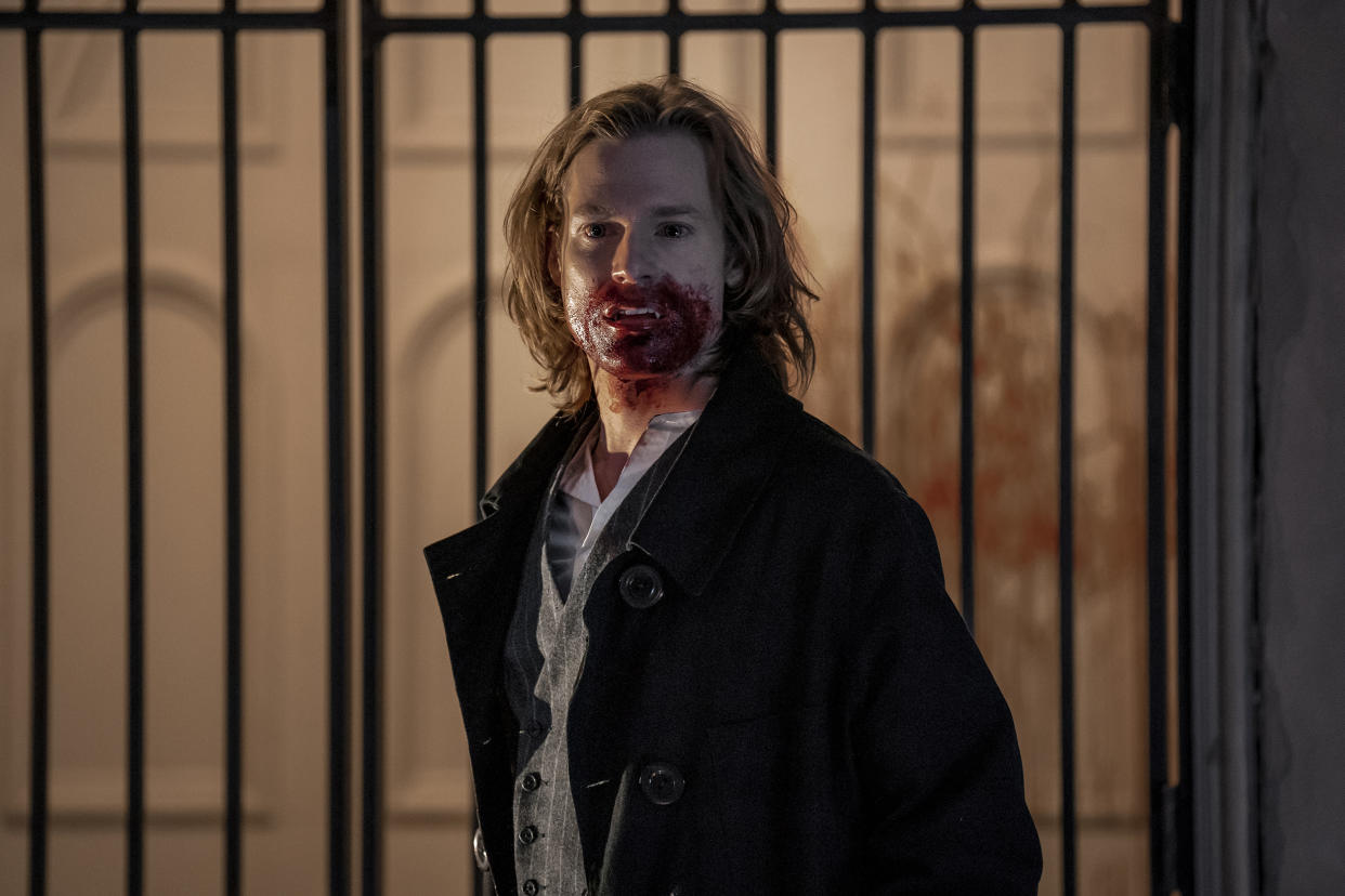 Sam Reid as Lestat De Lioncourt in 