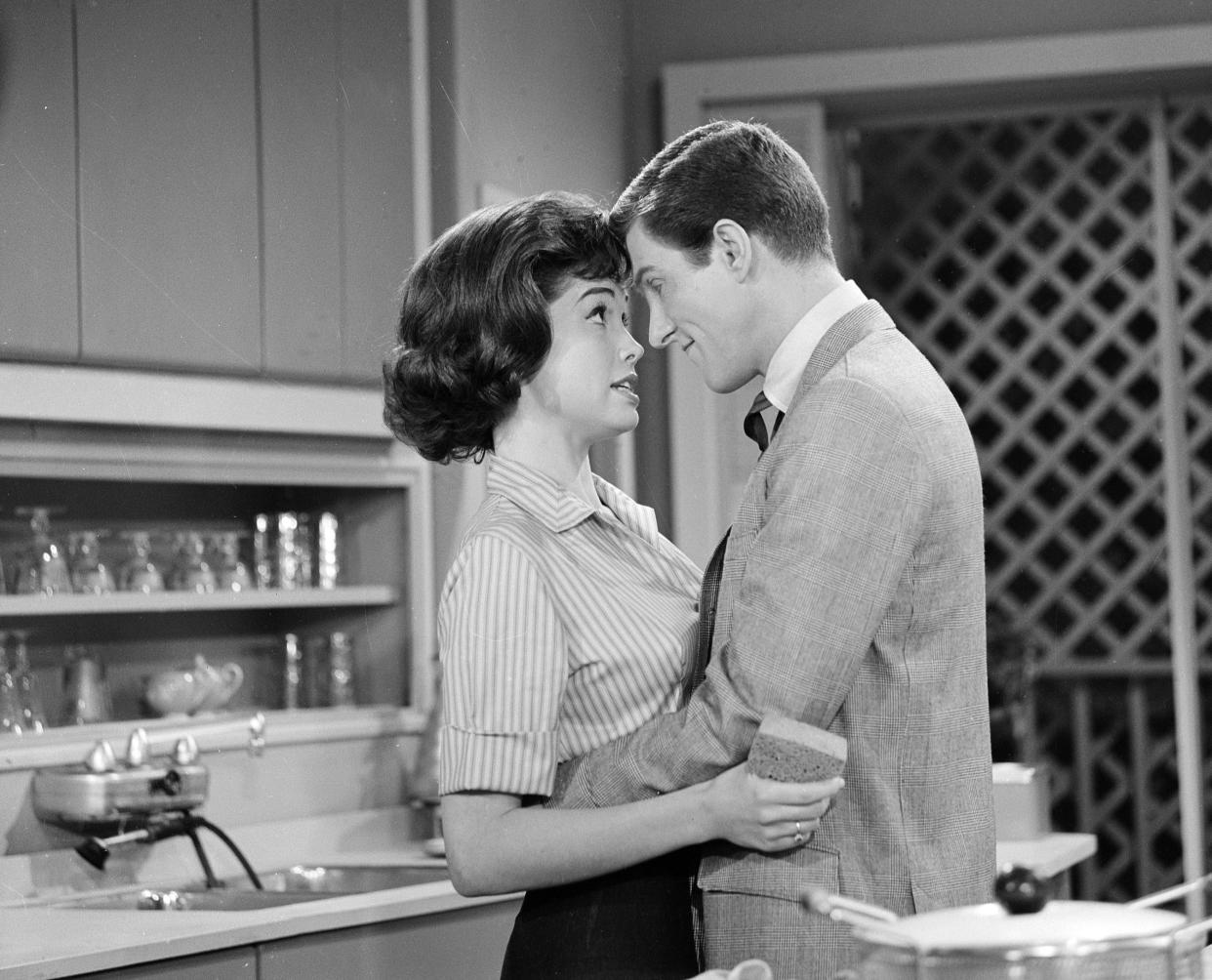 Dick Van Dyke as Rob Petrie, MaryTyler Moore as Laura Petrie, in 1961. (Photo: CBS via Getty Images)