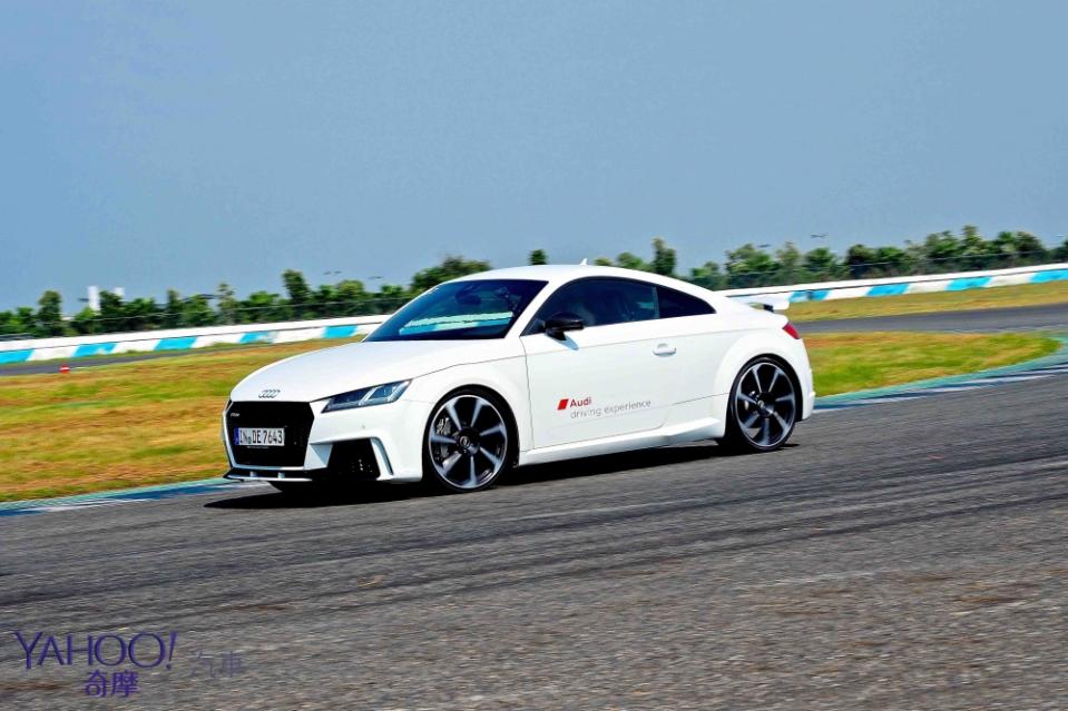 來自德意志的暴力美聲！Audi TT RS大鵬灣試駕