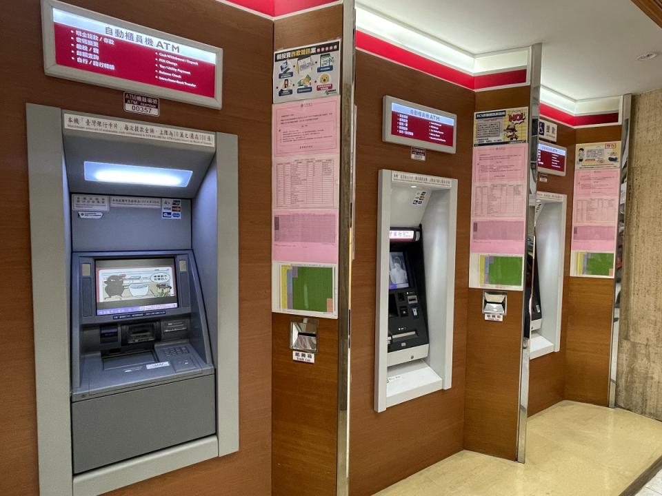 台銀董事長呂桔誠29日表示台銀各分行已有一台ATM提供新鈔。（圖：張佳琪攝）