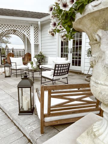 <p><a href="https://www.lizmarieblog.com/2022/05/a-cozy-outdoor-corner/" data-component="link" data-source="inlineLink" data-type="externalLink" data-ordinal="1">Liz Marie Blog</a></p>