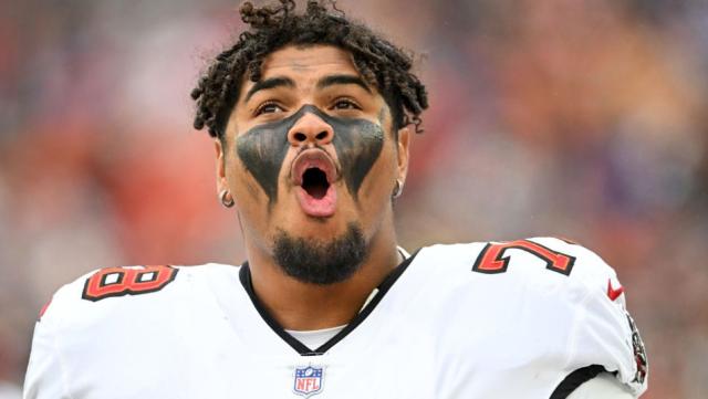 Bucs' Tristan Wirfs looks fine on the left in debut at new position