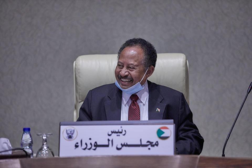 蘇丹總理漢多克因拒絕支持政變，遭到軍方軟禁。（翻攝自Abdalla Hamdok臉書）