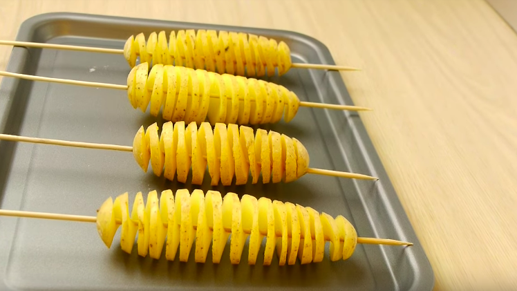 Corn on the cob, Cuisine, Food, Skewer, Dish, Vegetable, Vegetarian food, Sweet corn, Ingredient, Potato, 