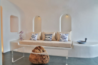 <p>The living room has spectacular archways and a contemporary decor. (Airbnb) </p>