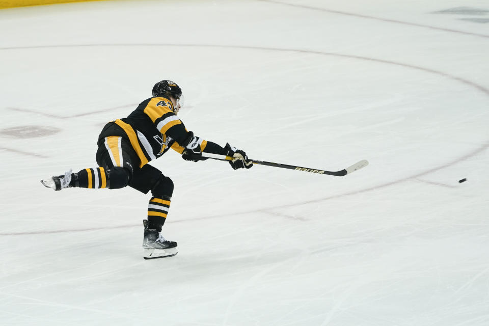 Pittsburgh Penguins' Danton Heinen shoots and scores against the New York Islanders after coming out of the penalty box during the first period of an NHL hockey game, Thursday, April 14, 2022, in Pittsburgh. (AP Photo/Keith Srakocic)