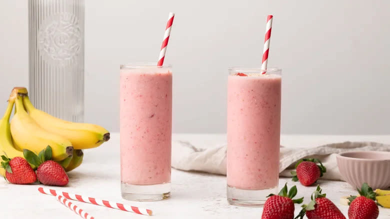 Strawberry banana oatmeal smoothie