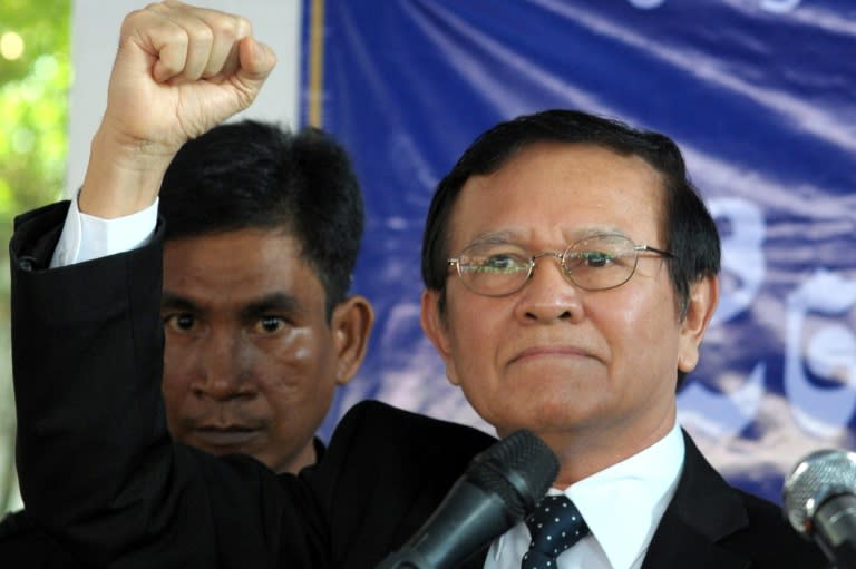 Cambodian opposition party deputy leader Kem Sokha (R) delivers a speech at the Cambodia National Rescue Party (CNRP) headquarters in Phnom Penh, on September 9, 2016