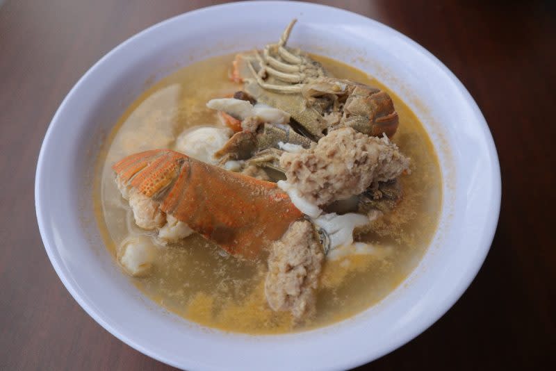 jia li seafood soup - crayfish batang soup