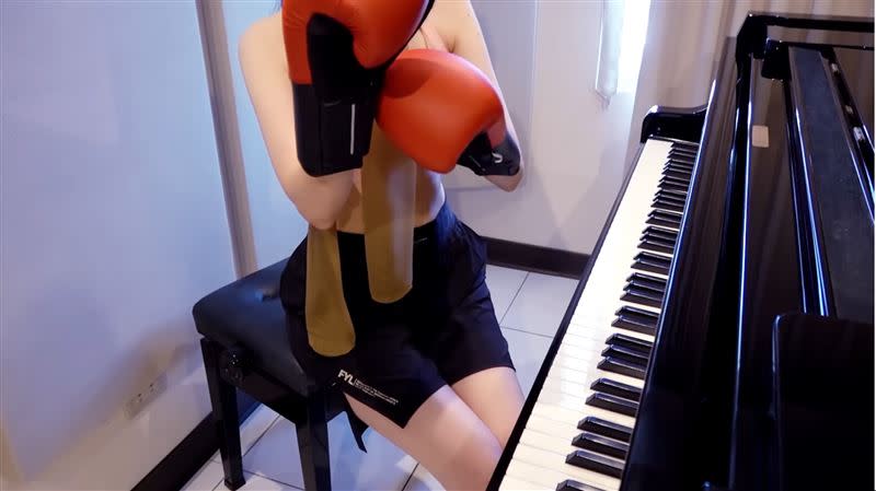 Pan Piano上傳新影片，和叉雞夢幻聯動。（圖／翻攝自YT）