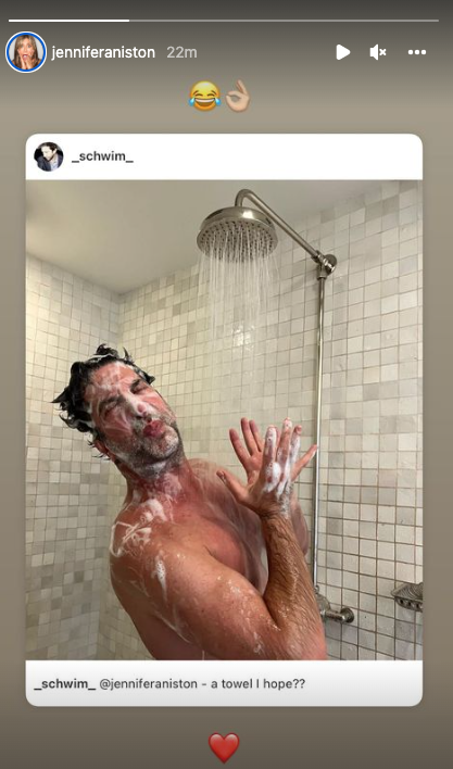 David Schwimmer playfully recreates Jennifer Aniston’s shower photo. (Instagram)
