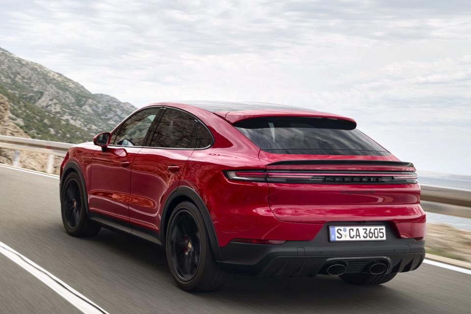 全新Cayenne GTS Coupé車身外觀帶有經典的保時捷DNA的同時也不乏創新設計點綴