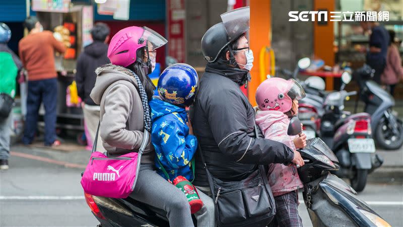 今日「白天晴暖、早晚涼」。（圖／記者陳弋攝影）