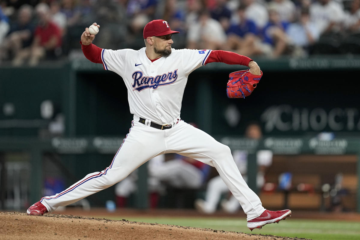 Ex-Rangers star throws out 1st pitch before Game 3 in Team Israel