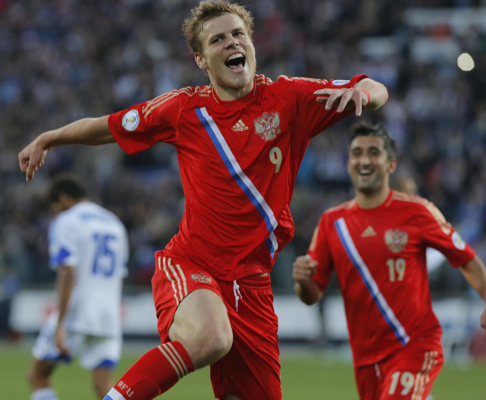 El jugador de la selección de Rusia, Aleksandr Kokorin, festeja un gol contra Israel en un partido por las eliminatorias mundialistas el 10 de septiembre de 2013 en San Petersburgo, Rusia. (AP Photo/Dmitry Lovetsky,FIle)