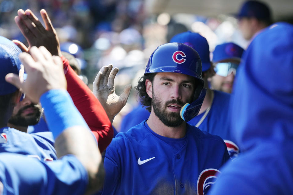 Dansby Swanson de los Cachorros de Chicago celebra tras anotar en un duelo de exhibición ante los Rangers de Texas el viernes 24 de marzo del 2023. (AP Foto/Ross D. Franklin)