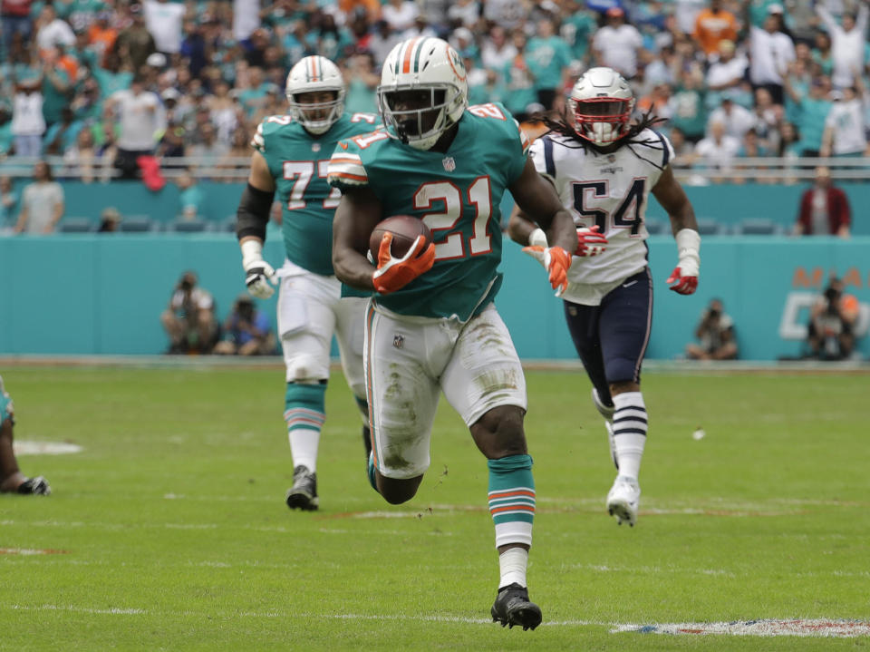 Miami Dolphins running back Frank Gore (21) runs the ball, during the first half of an NFL football game against the New England Patriots, Sunday, Dec. 9, 2018, in Miami Gardens, Fla. (AP Photo/Lynne Sladky)