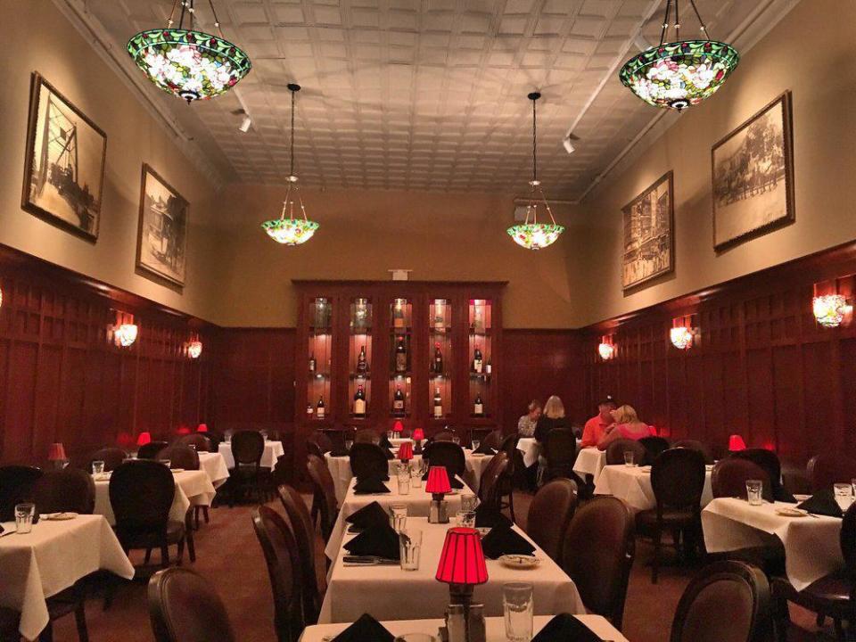 Indiana: St. Elmo Steak House (Indianapolis)