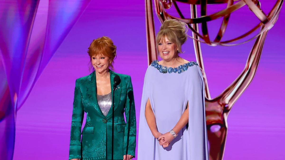 Reba McEntire and Melissa Peterman had an epic reunion at the Emmys