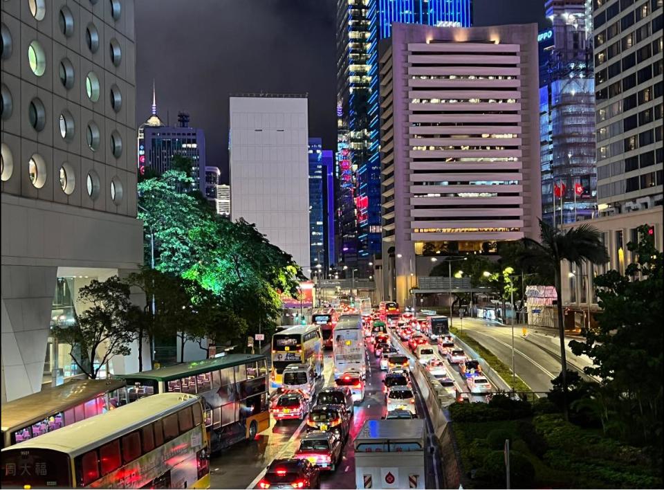 晚上8時中環情況。（圖片：香港突發事故報料區）