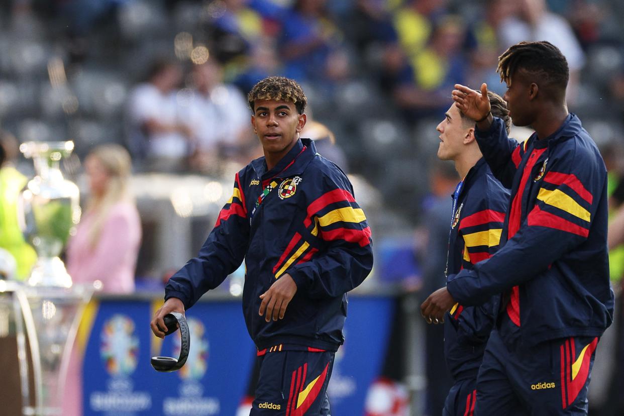 Lamine Yamal inspects the pitch before kick-off (AFP via Getty Images)