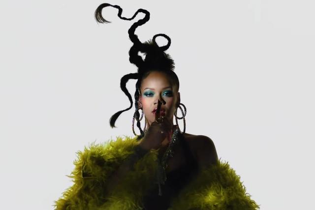 Apple Music Halftime Show: Rihanna Interview, iPhone Wallpaper