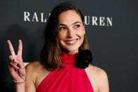 <p>El recién inaugurado Academy Museum of Motion Pictures de Los Ángeles acogió la gala de los ELLE Women in Hollywood 2021 (ELLEWIH), unos galardones que reconocen a las mujeres más influyentes del momento. Gal Gadot, que acudió a recoger uno de los premios, deslumbró en la <em>black carpet </em>con su combinación de estilazo y carisma. Y también gracias a las joyas de Tiffany & Co. (Foto: Mario Anzuoni / Reuters)</p> 