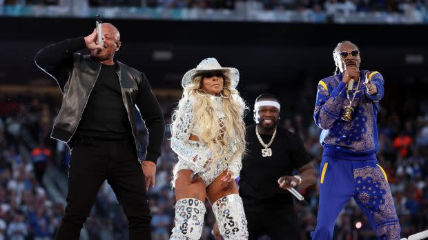 Super Bowl LVI halftime show features Snoop Dogg, Eminem, Dr. Dre and Mary  J Blige - CBS News