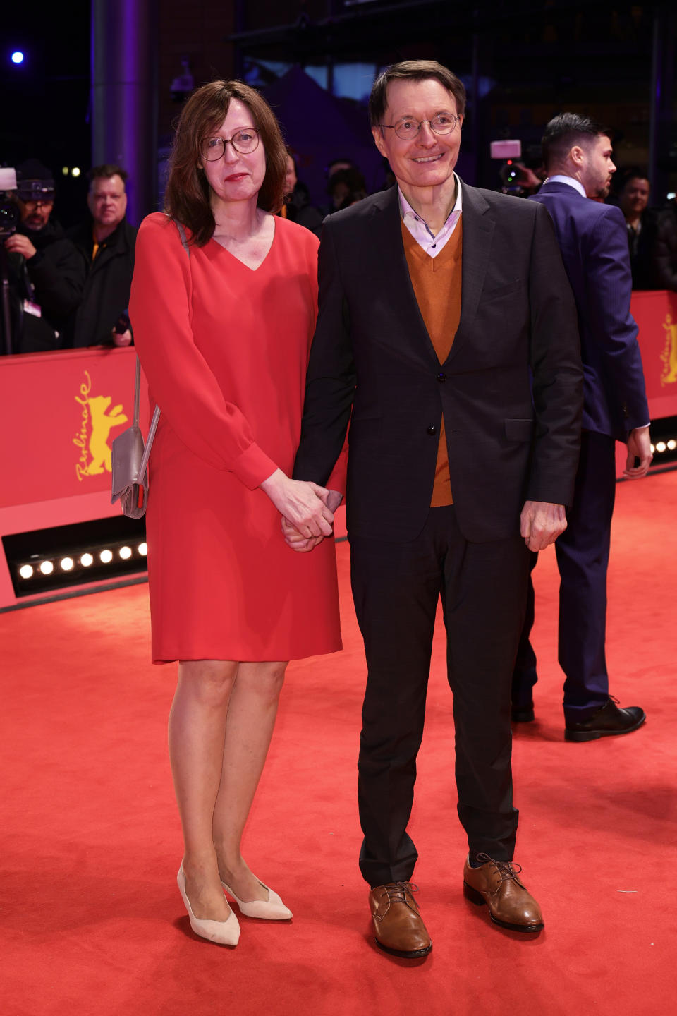 Karl Lauterbach und Elisabeth Niejahr auf dem roten Teppich der Berlinale (Bild: Andreas Rentz/Getty Images)