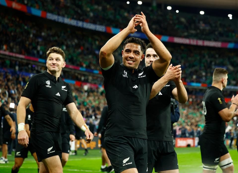 All Blacks applaud the fans in Paris (Reuters)