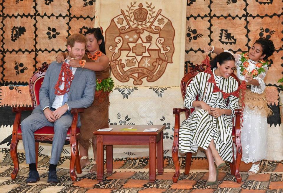 Meghan Markle, Prince Harry Meet Tonga's Prime Minister