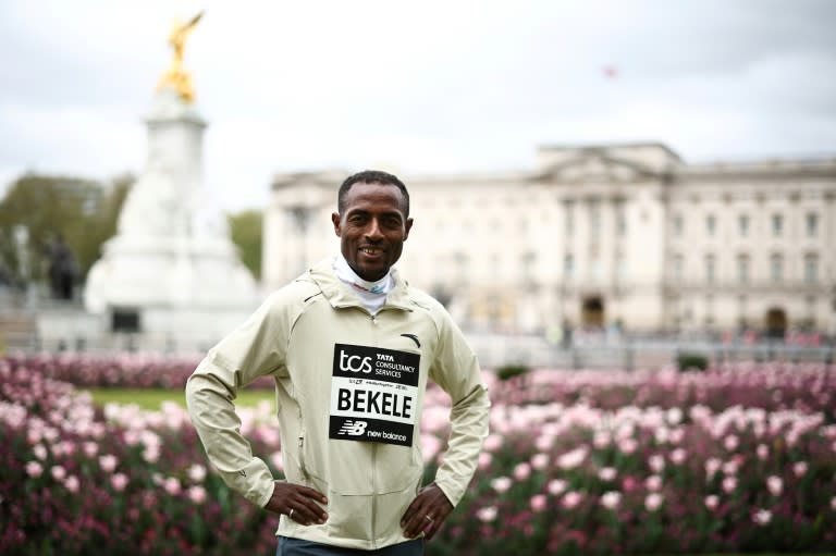 Ethiopia's Kenenisa Bekele poses in front of Buckingham Palace (HENRY NICHOLLS)