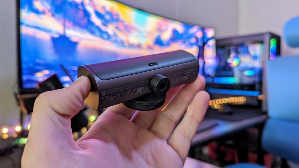 Image of the Logitech MX Brio webcam.